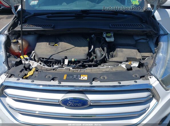 1FMCU9GD9JUA10904 2018 FORD ESCAPE Белый Вид сзади