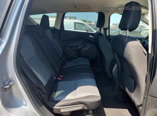 1FMCU9GD9JUA74358 2018 FORD ESCAPE Серебряный Вид задних сидений