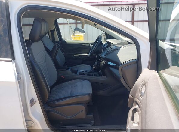 1FMCU9GD9JUC59882 2018 FORD ESCAPE White Front interior view