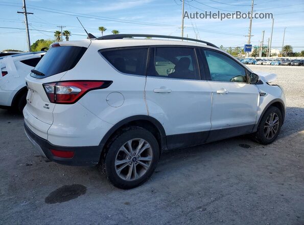 1FMCU9GD9JUD19577 2018 FORD ESCAPE Белый Задняя правая четверть