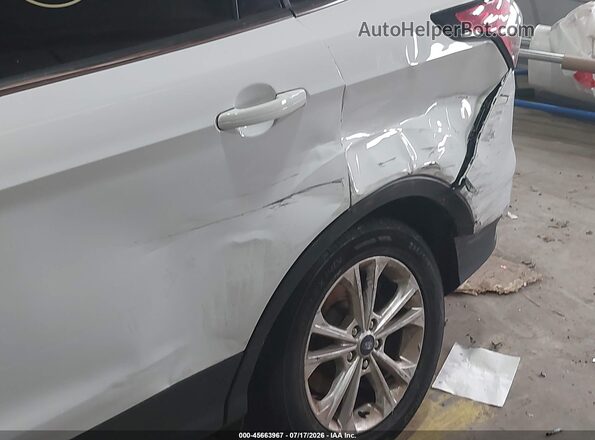 1FMCU9GD9JUD19594 2018 FORD ESCAPE Белый Вид спереди