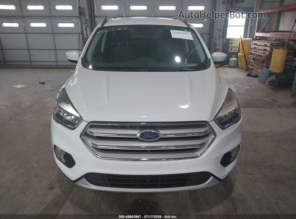 1FMCU9GD9JUD19594 2018 FORD ESCAPE Белый Вид щитка приборов