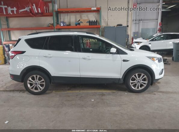 1FMCU9GD9JUD19594 2018 FORD ESCAPE Белый Вид задней части салона