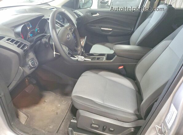 1FMCU9GD9JUD33186 2018 FORD ESCAPE Серый Вид салона спереди