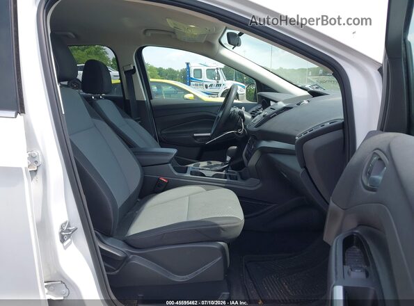 1FMCU9GDXHUD99675 2017 FORD ESCAPE Белый Вид салона спереди