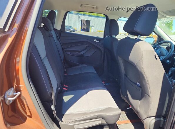1FMCU9GDXHUE56151 2017 FORD ESCAPE Orange Vista de los asientos traseros