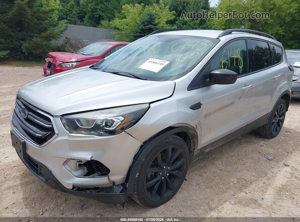 1FMCU9GDXJUB09683 2018 FORD ESCAPE Silver Przód lewy