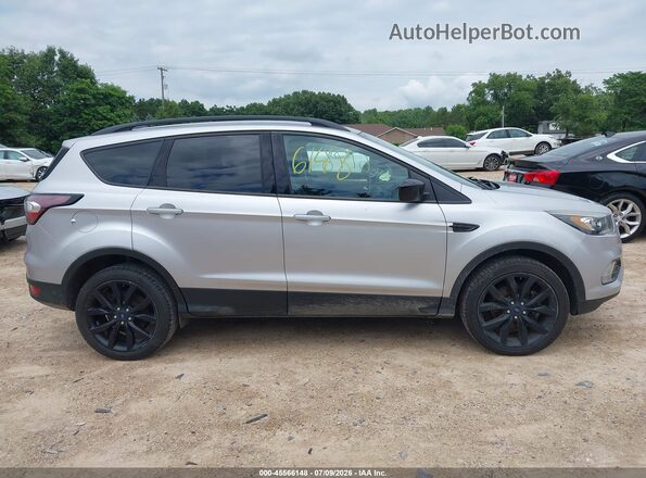 1FMCU9GDXJUB09683 2018 FORD ESCAPE Silver Widok deski rozdzielczej