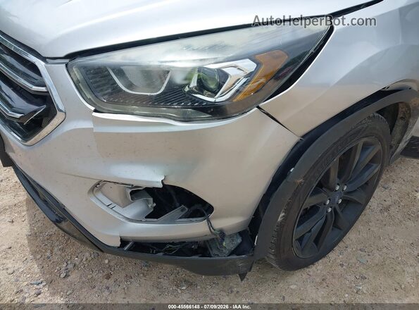 1FMCU9GDXJUB09683 2018 FORD ESCAPE Silver Widok wnętrza z przodu