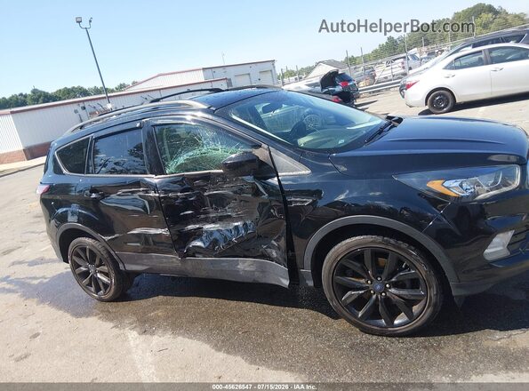 1FMCU9GDXJUB18741 2018 FORD ESCAPE Черный Вид задней части салона