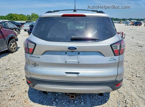 1FMCU9GDXJUD06692 2018 FORD ESCAPE Серебряный Вид сзади