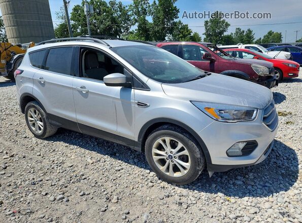1FMCU9GDXJUD06692 2018 FORD ESCAPE Серебряный Передняя правая четверть