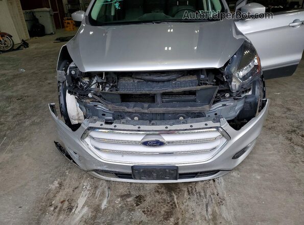 1FMCU9GDXKUB18949 2019 FORD ESCAPE Silver Vista del compartimento del motor