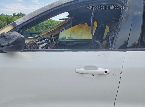 1FMCU9GN0SUB32495 2025 FORD ESCAPE White Widok wnętrza z przodu