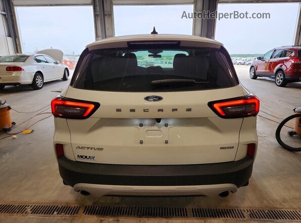 1FMCU9GN9RUA63350 2024 FORD ESCAPE White Rear view