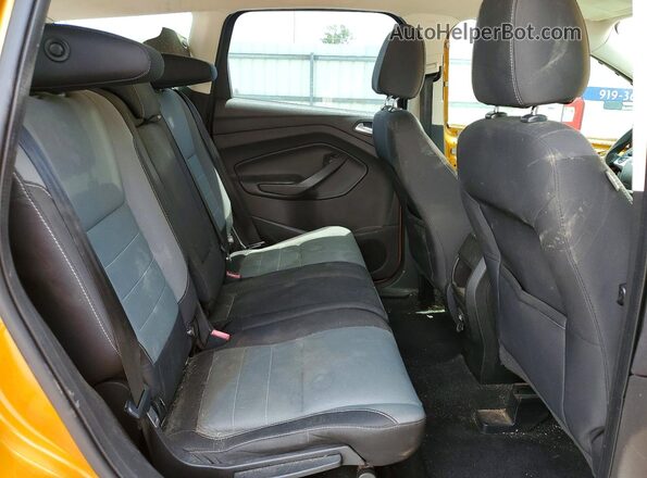 1FMCU9GX5GUC00962 2016 FORD ESCAPE Orange Rear interior view