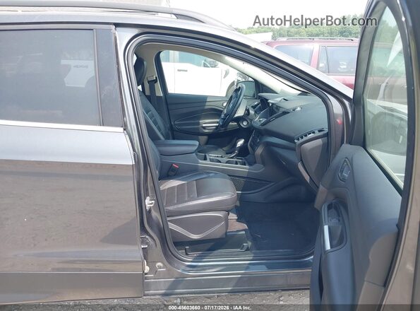 1FMCU9HD0JUB23591 2018 FORD ESCAPE Gray Front interior view