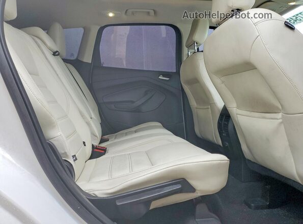 1FMCU9HD0JUC47523 2018 FORD ESCAPE White Вид задньої частини салону