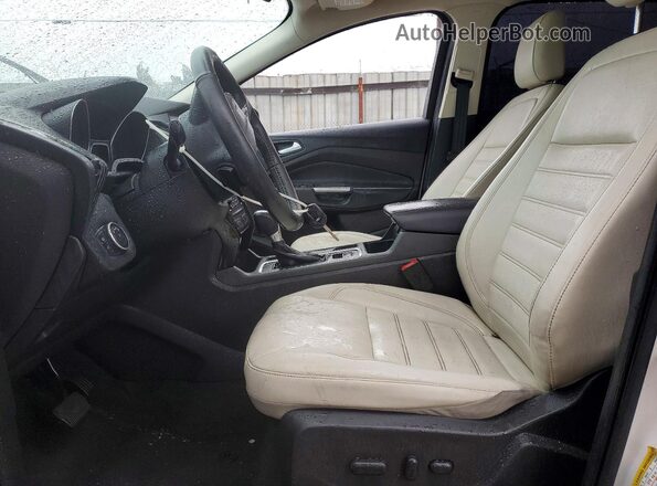 1FMCU9HD0JUC47523 2018 FORD ESCAPE White Вид салону спереду