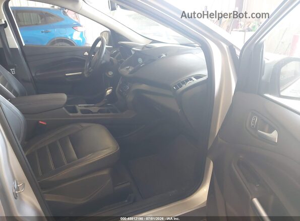 1FMCU9HD0JUD57570 2018 FORD ESCAPE Silver Front interior view
