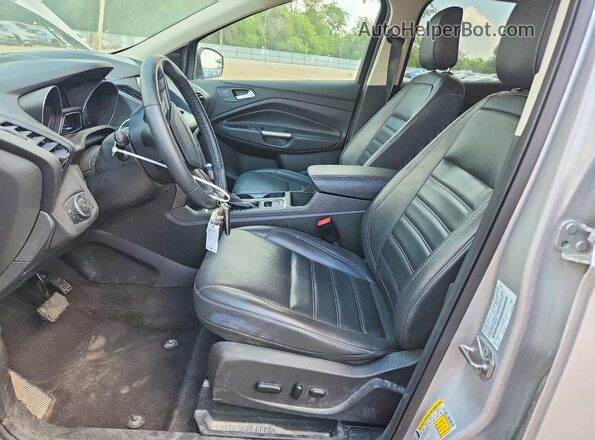 1FMCU9HD0KUB02869 2019 FORD ESCAPE Серебряный Вид салона спереди