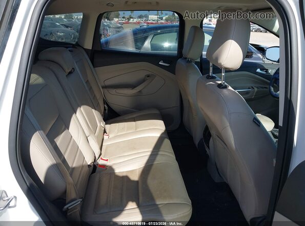1FMCU9HD2JUB92959 2018 FORD ESCAPE White Widok naklejki z numerem VIN