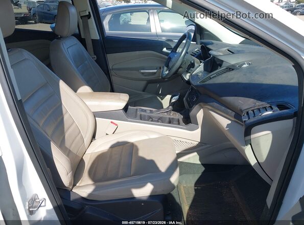 1FMCU9HD2JUB92959 2018 FORD ESCAPE White Widok wnętrza z przodu