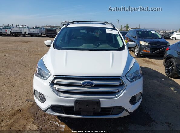 1FMCU9HD2JUB92959 2018 FORD ESCAPE White Widok zestawu wskaźników