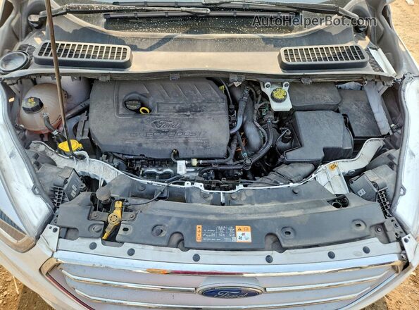 1FMCU9HD2JUC04768 2018 FORD ESCAPE White Widok wnętrza z tyłu