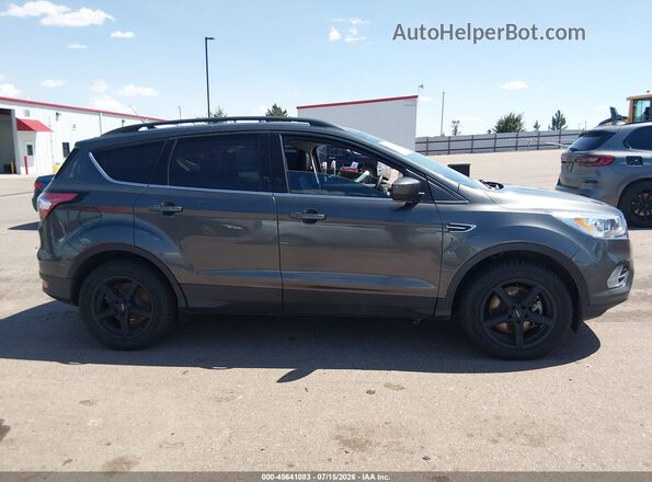 1FMCU9HD3JUB83851 2018 FORD ESCAPE Серый Вид задней части салона