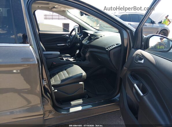 1FMCU9HD3JUB83851 2018 FORD ESCAPE Серый Вид салона спереди