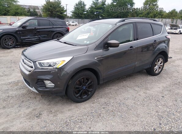 1FMCU9HD3JUD54016 2018 FORD ESCAPE Gray Vista tres cuartos delantera izquierda