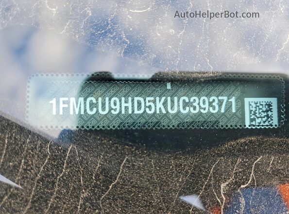 1FMCU9HD5KUC39371 2019 FORD ESCAPE Black Engine compartment view