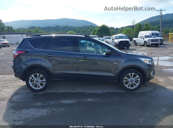 1FMCU9HD6JUD17333 2018 FORD ESCAPE Gray Widok wnętrza z tyłu