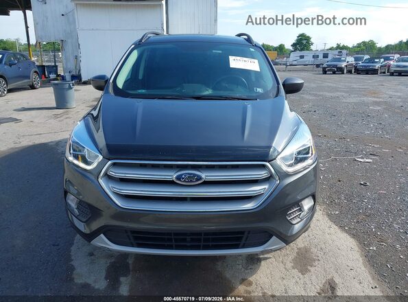 1FMCU9HD6JUD17333 2018 FORD ESCAPE Gray Widok zestawu wskaźników