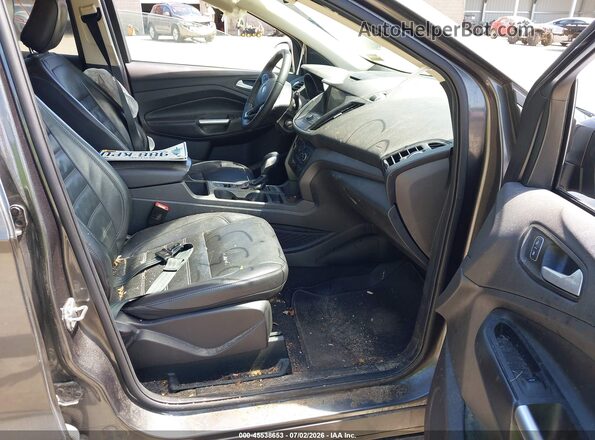 1FMCU9HD6JUD53071 2018 FORD ESCAPE Серый Вид салона спереди