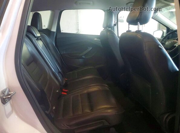 1FMCU9HD7JUB06495 2018 FORD ESCAPE White Widok wnętrza z tyłu