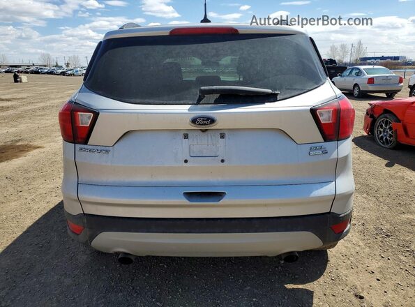 1FMCU9HD8KUB73057 2019 FORD ESCAPE Silver Widok z tyłu