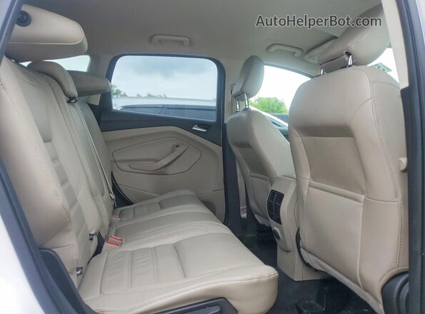 1FMCU9HD9JUB27493 2018 FORD ESCAPE White Widok wnętrza z tyłu