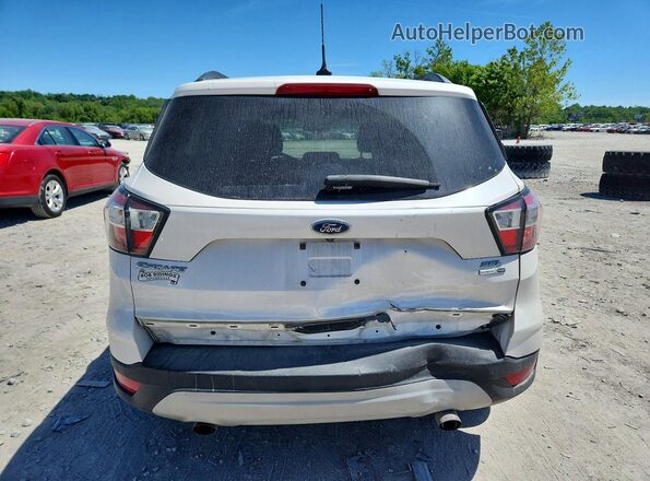 1FMCU9HD9JUD16001 2018 FORD ESCAPE Белый Вид сзади