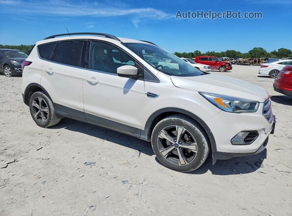 1FMCU9HD9JUD16001 2018 FORD ESCAPE Белый Передняя правая четверть