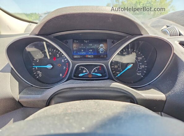 1FMCU9HD9JUD16001 2018 FORD ESCAPE Белый Вид щитка приборов