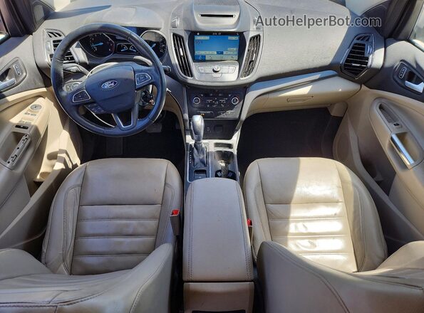 1FMCU9HD9JUD16001 2018 FORD ESCAPE Белый Вид панели приборов