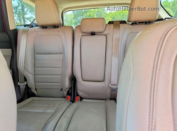 1FMCU9J90HUD45662 2017 FORD ESCAPE Red Vista de los asientos traseros