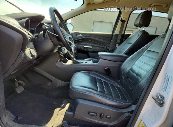 1FMCU9J90HUE48533 2017 FORD ESCAPE White Widok wnętrza z przodu