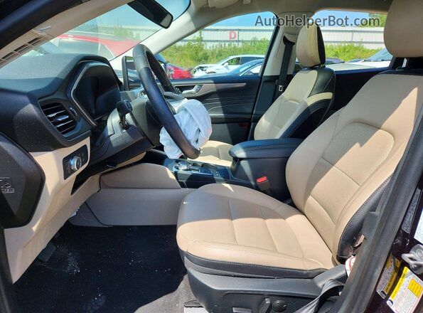 1FMCU9J90MUA35280 2021 FORD ESCAPE Черный Вид салона спереди