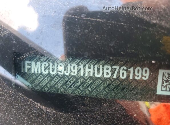 1FMCU9J91HUB76199 2017 FORD ESCAPE Белый Вид подкапотного пространства
