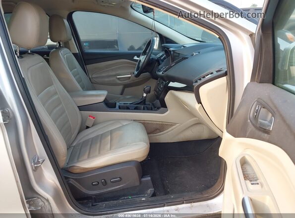 1FMCU9J93HUA96029 2017 FORD ESCAPE Silver წინა სალონის ხედი