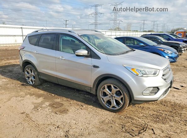 1FMCU9J94HUB13114 2017 FORD ESCAPE Серебряный Передняя правая четверть