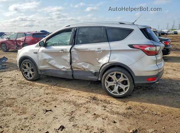 1FMCU9J94HUB13114 2017 FORD ESCAPE Серебряный Задняя левая четверть